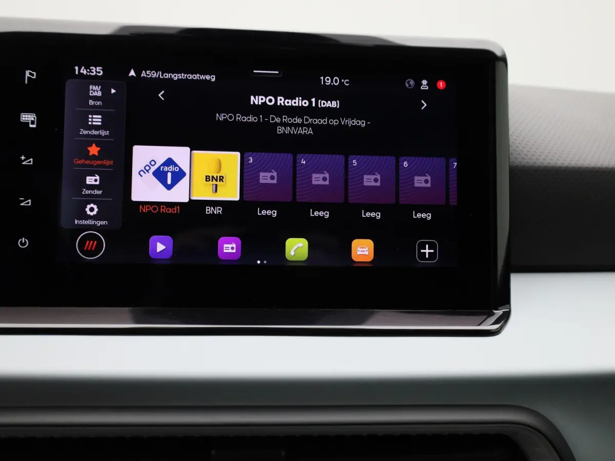 1.0 TSI Style Business Intense | Apple Carplay / Android Auto | Parkeersensoren | Stoelverwarming | Trekhaak |