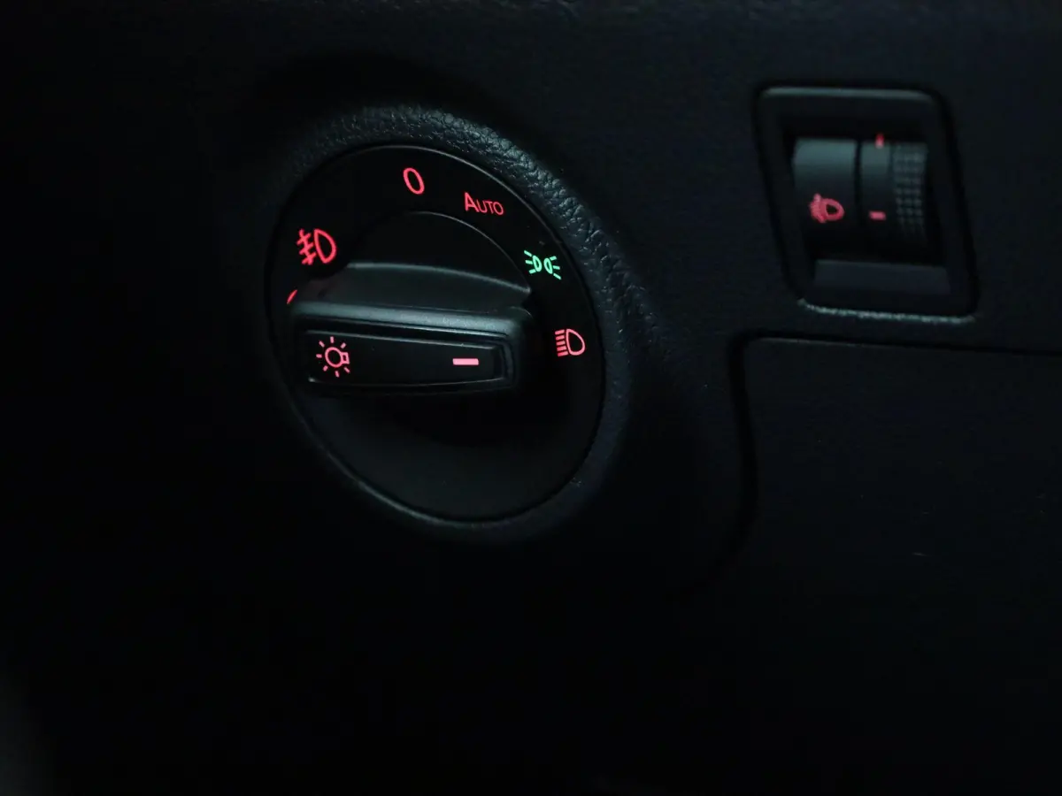 1.0 TSI Style Business Intense | Apple Carplay / Android Auto | Parkeersensoren | Stoelverwarming | Trekhaak |