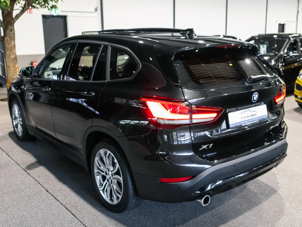 xDrive25e High Executive Sportline | Panorama | Camera | HUD | 4x4 | Stoelverwarming