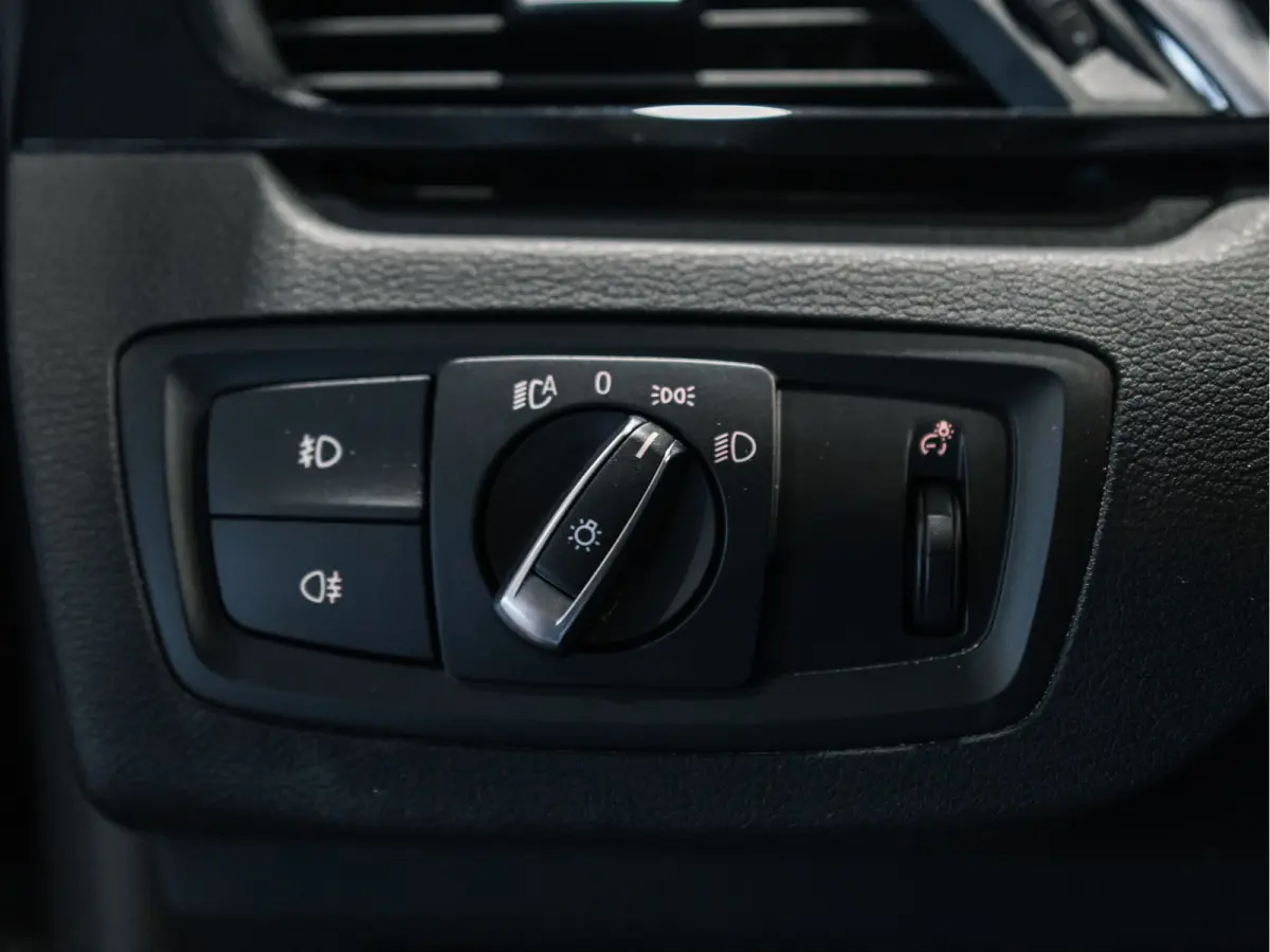 xDrive25e High Executive Sportline | Panorama | Camera | HUD | 4x4 | Stoelverwarming