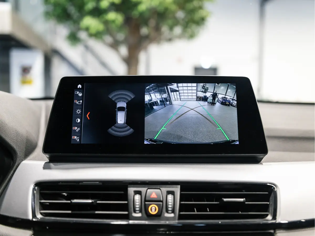 xDrive25e High Executive Sportline | Panorama | Camera | HUD | 4x4 | Stoelverwarming