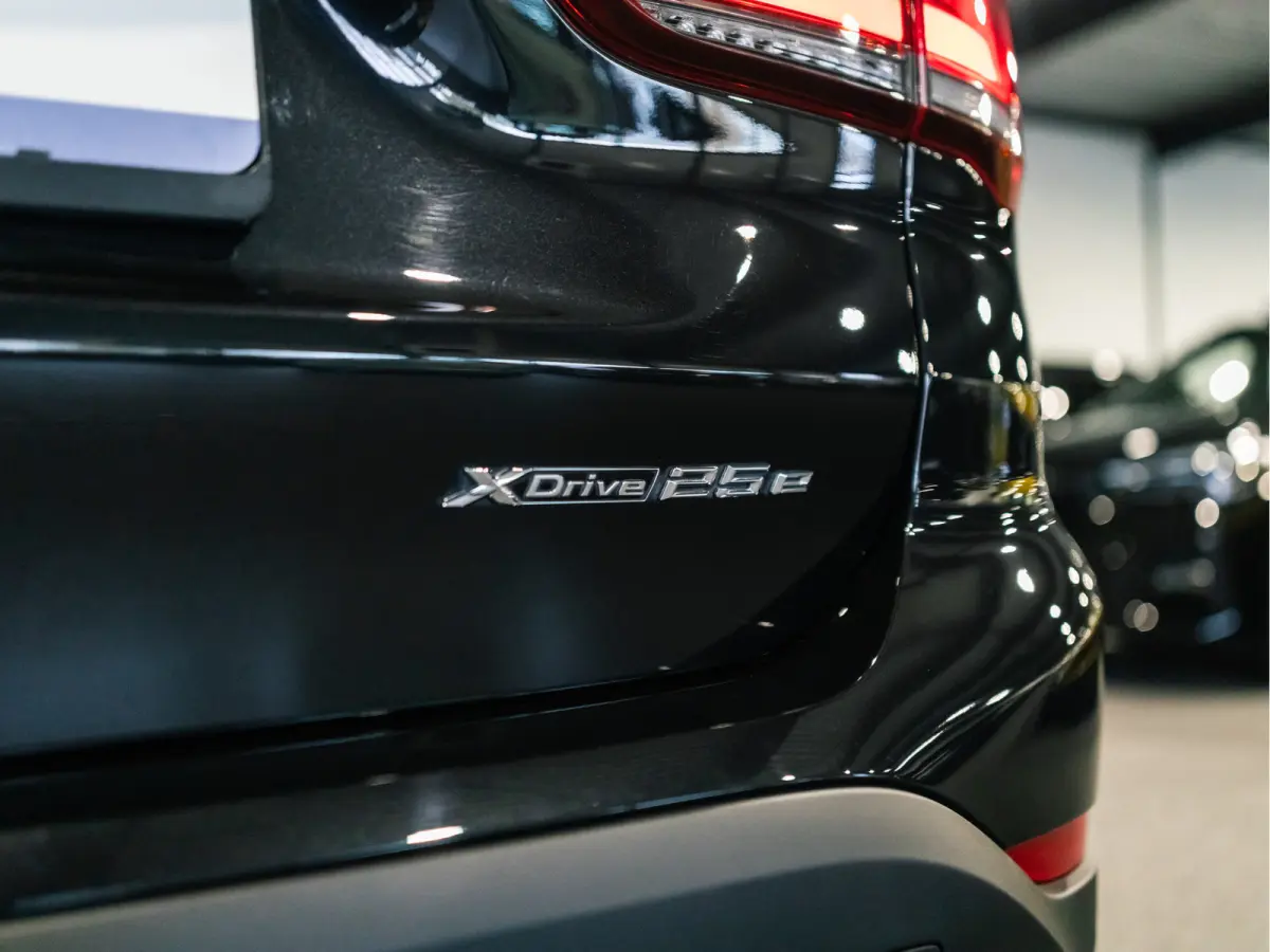 xDrive25e High Executive Sportline | Panorama | Camera | HUD | 4x4 | Stoelverwarming
