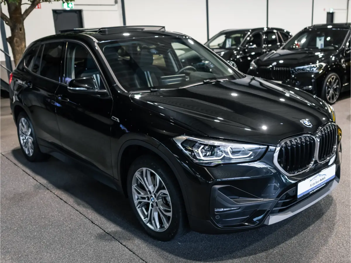 xDrive25e High Executive Sportline | Panorama | Camera | HUD | 4x4 | Stoelverwarming