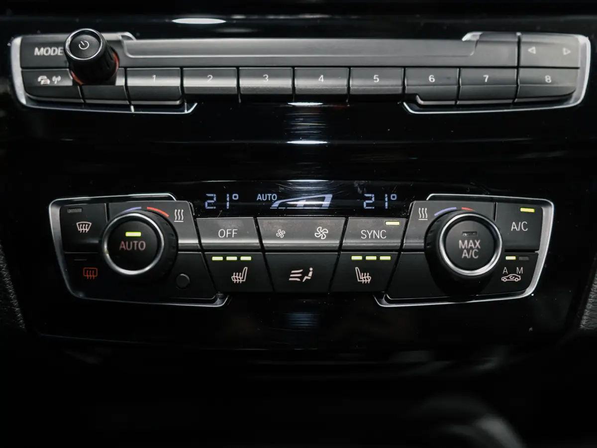xDrive25e High Executive Sportline | Panorama | Camera | HUD | 4x4 | Stoelverwarming