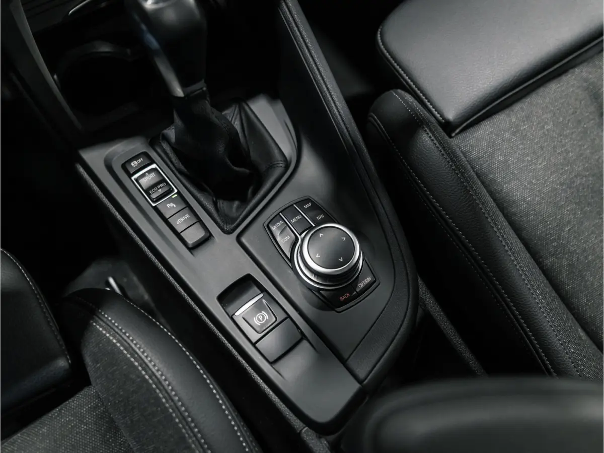 xDrive25e High Executive Sportline | Panorama | Camera | HUD | 4x4 | Stoelverwarming
