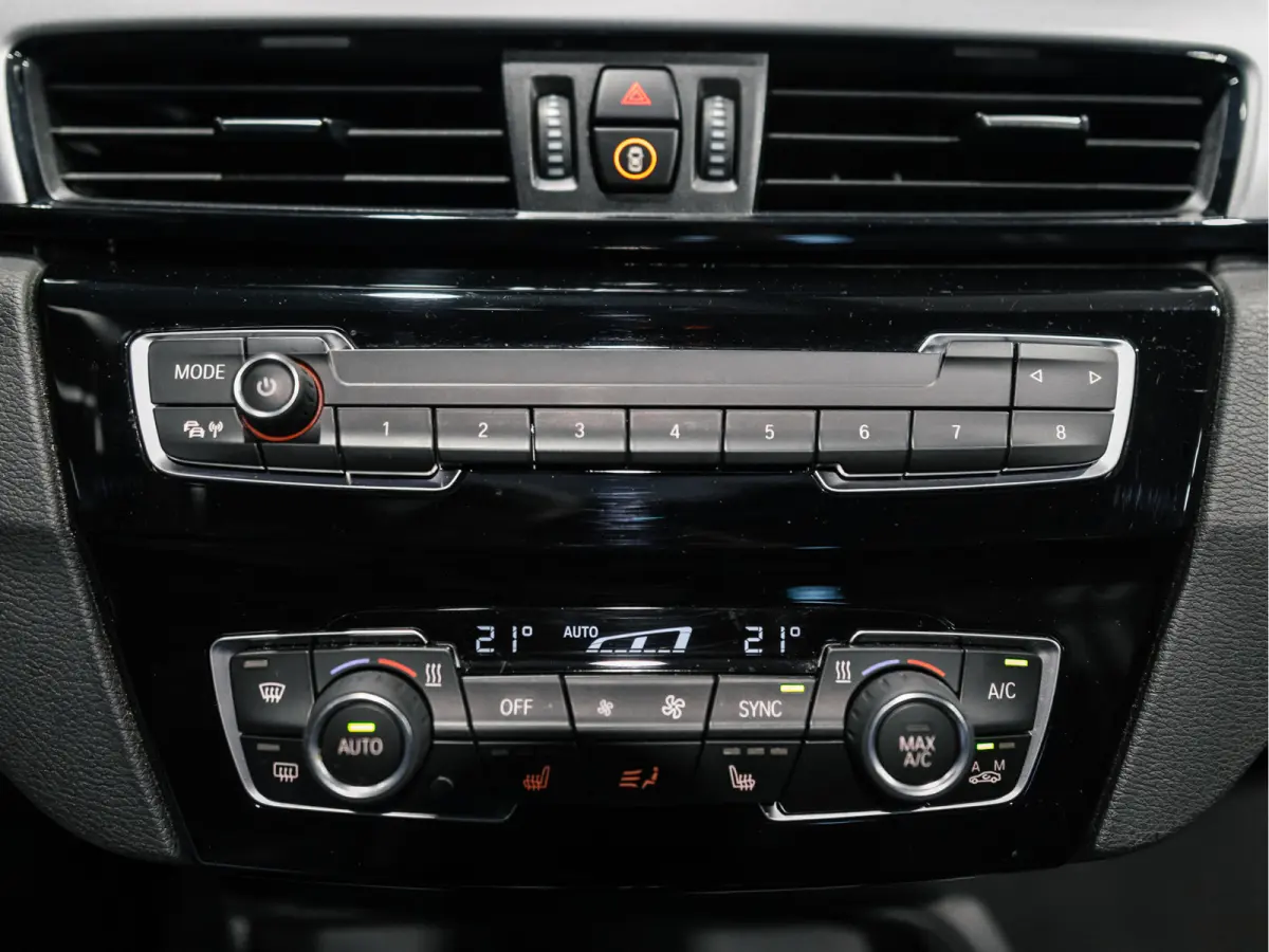 xDrive25e High Executive Sportline | Panorama | Camera | HUD | 4x4 | Stoelverwarming