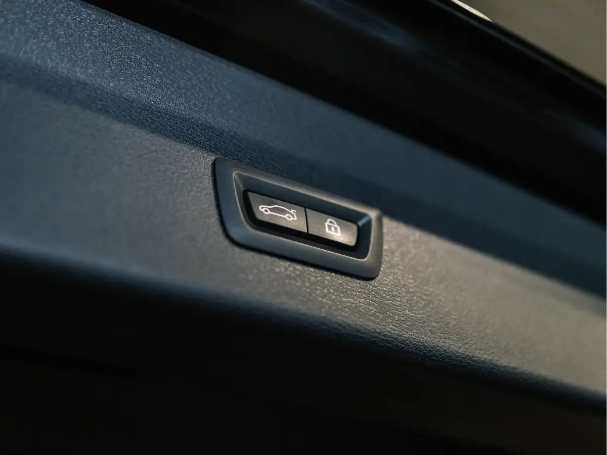 xDrive25e High Executive Sportline | Panorama | Camera | HUD | 4x4 | Stoelverwarming