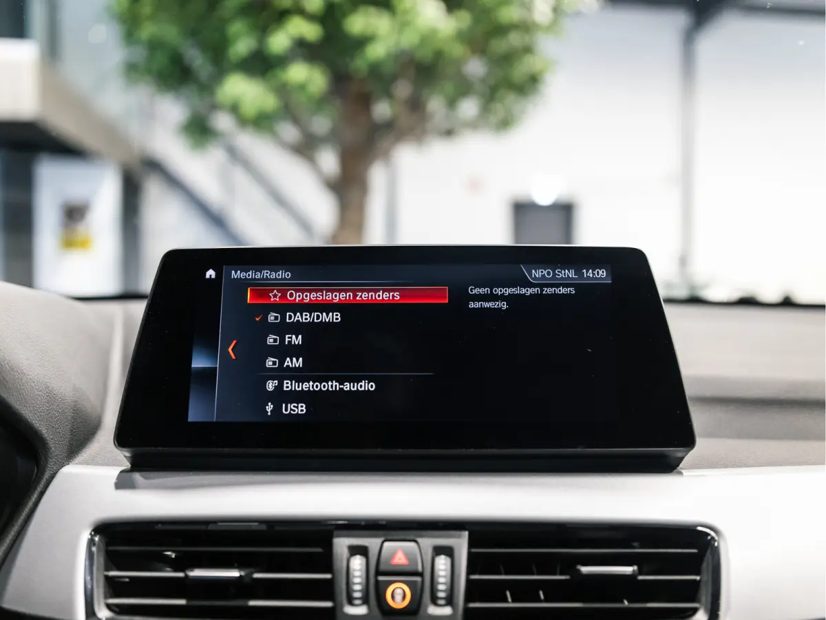 xDrive25e High Executive Sportline | Panorama | Camera | HUD | 4x4 | Stoelverwarming