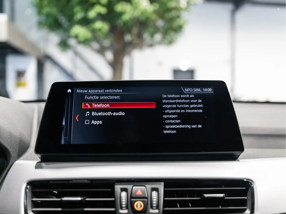 xDrive25e High Executive Sportline | Panorama | Camera | HUD | 4x4 | Stoelverwarming
