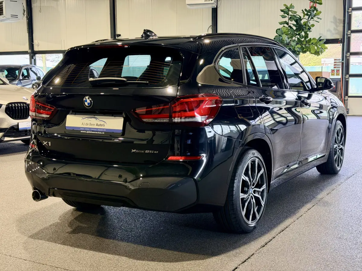 xDrive25e High Executive M-Sport | '19 | Camera | HUD | Electrische stoelen | Carplay