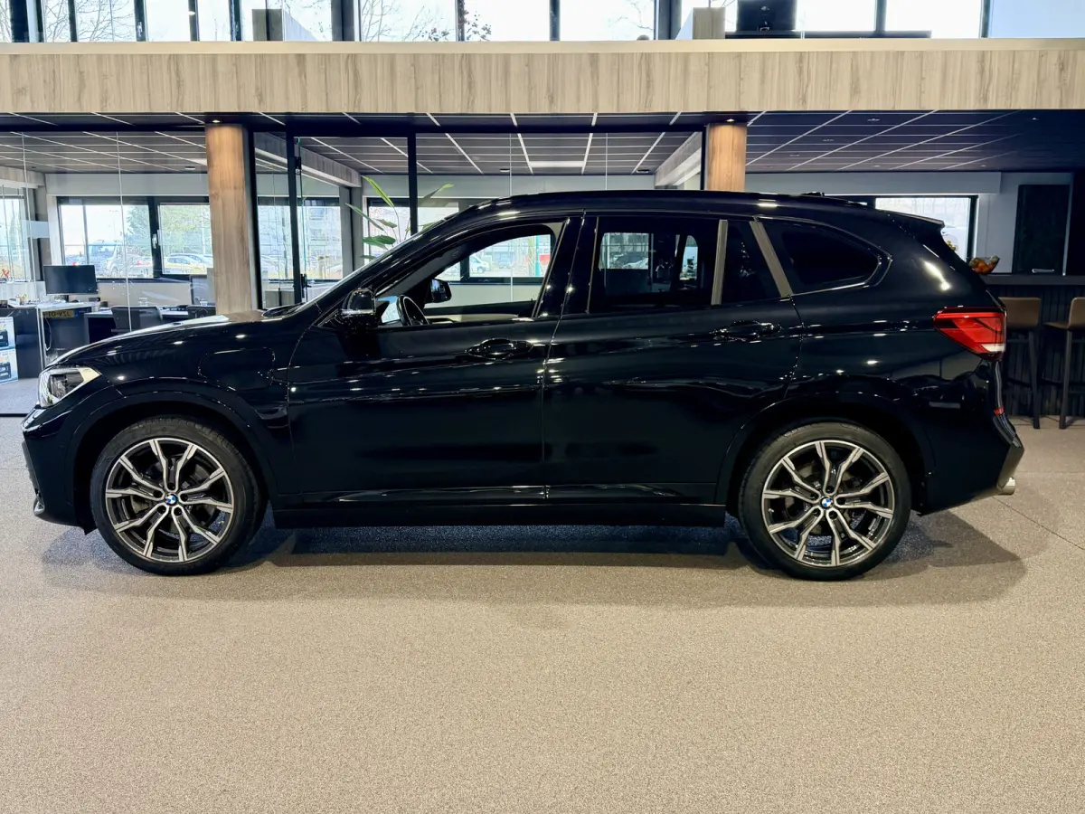 xDrive25e High Executive M-Sport | '19 | Camera | HUD | Electrische stoelen | Carplay
