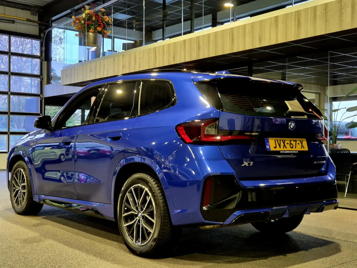 xDrive25e High Executive M-Sport | Panorama | HUD | 360 Camera | Stoelverwarming | Carplay/Android