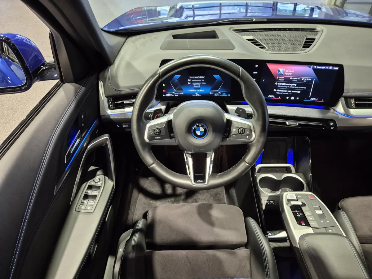xDrive25e High Executive M-Sport | Panorama | HUD | 360 Camera | Stoelverwarming | Carplay/Android