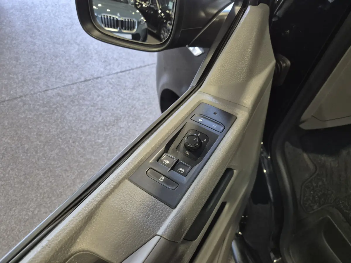 2.0 TDI L2H1 3-Zits Navigatie | Sidebars | Cruise