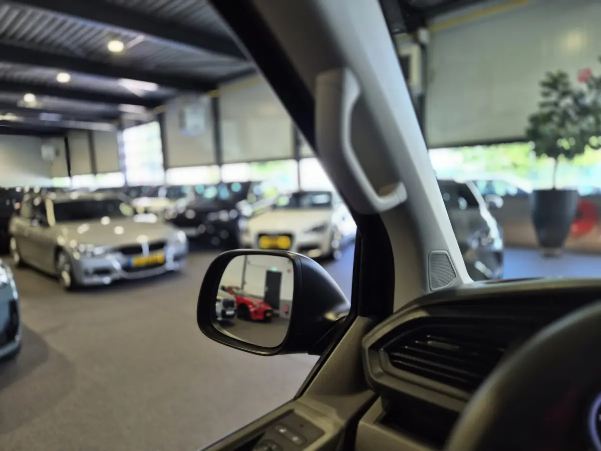 2.0 TDI L2H1 3-Zits Navigatie | Sidebars | Cruise