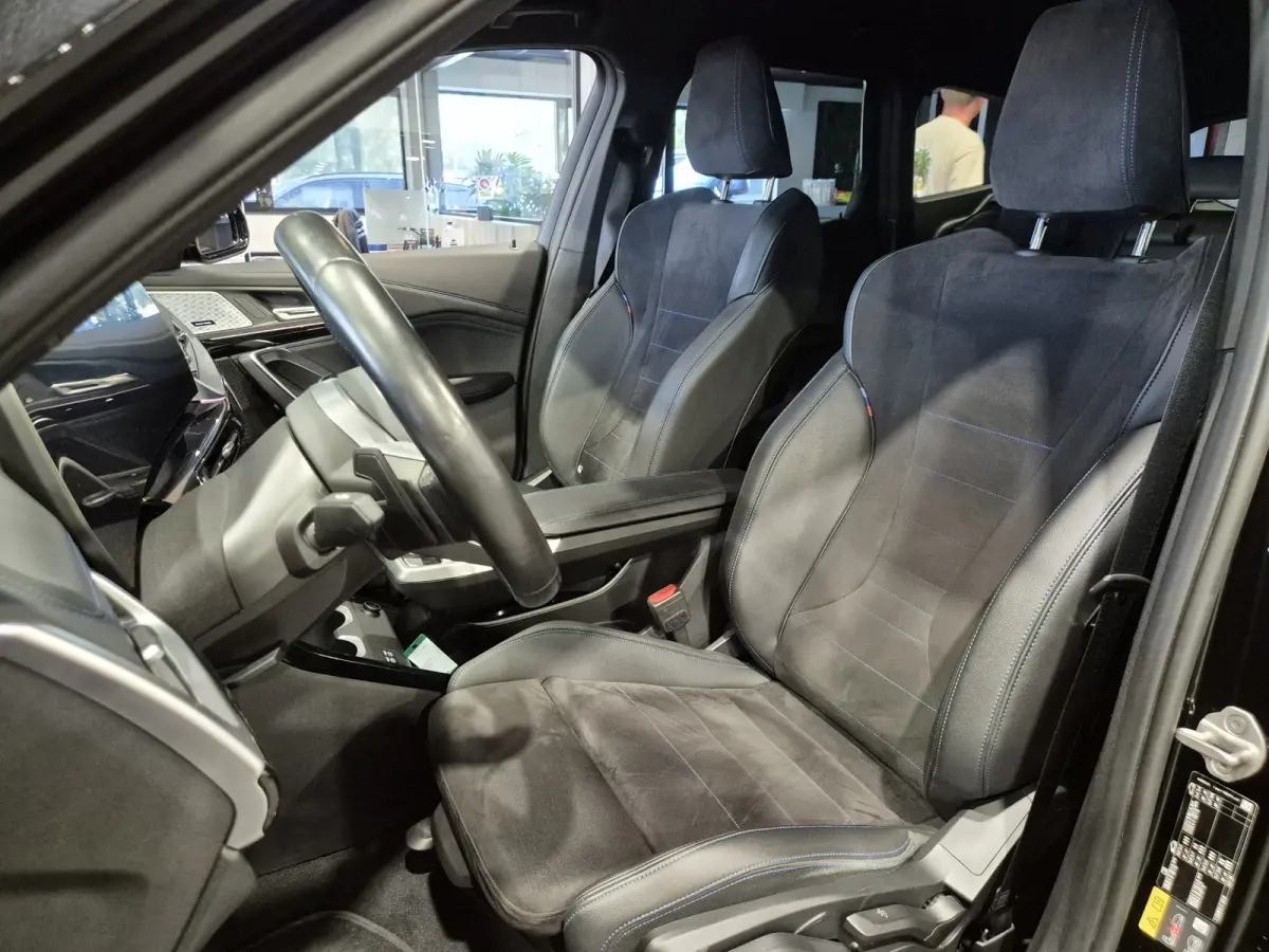 xDrive25e High Executive M-Sport | Stuur/Stoelverwaring| Harman Kardon | HUD | LED | Camera
