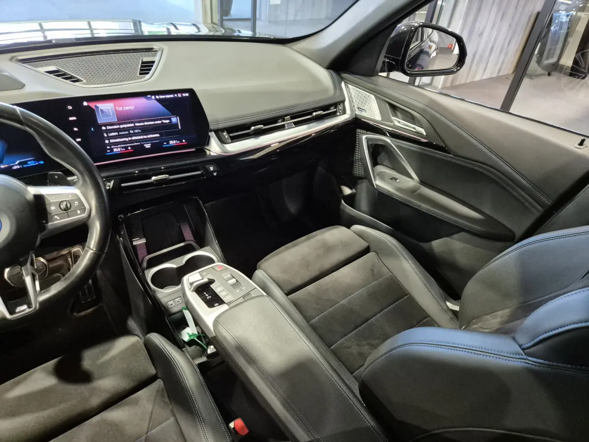 xDrive25e High Executive M-Sport | Stuur/Stoelverwaring| Harman Kardon | HUD | LED | Camera