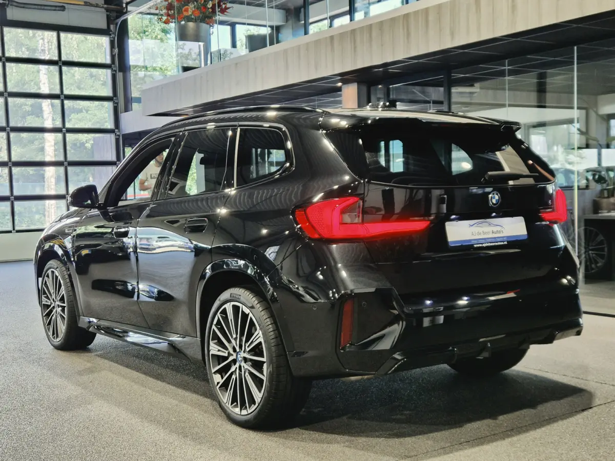 xDrive25e High Executive M-Sport | Stuur/Stoelverwaring| Harman Kardon | HUD | LED | Camera