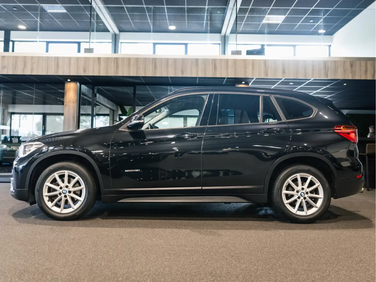 sDrive18i Executive Automaat | Trekhaak 1.700 KG | Leder | Cruise