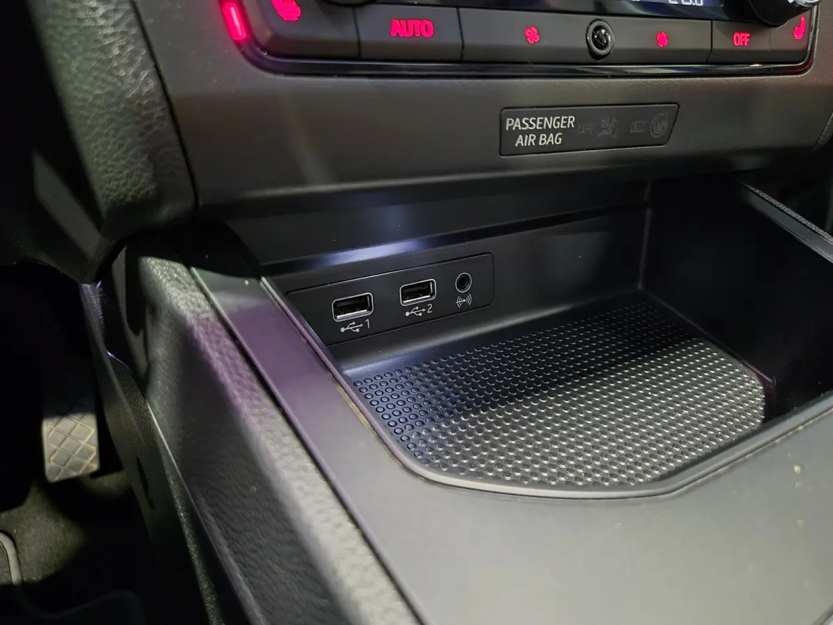 1.5 TSI EVO FR Business Intense 150 pk | Panorama | Camera | Stoelverwarming