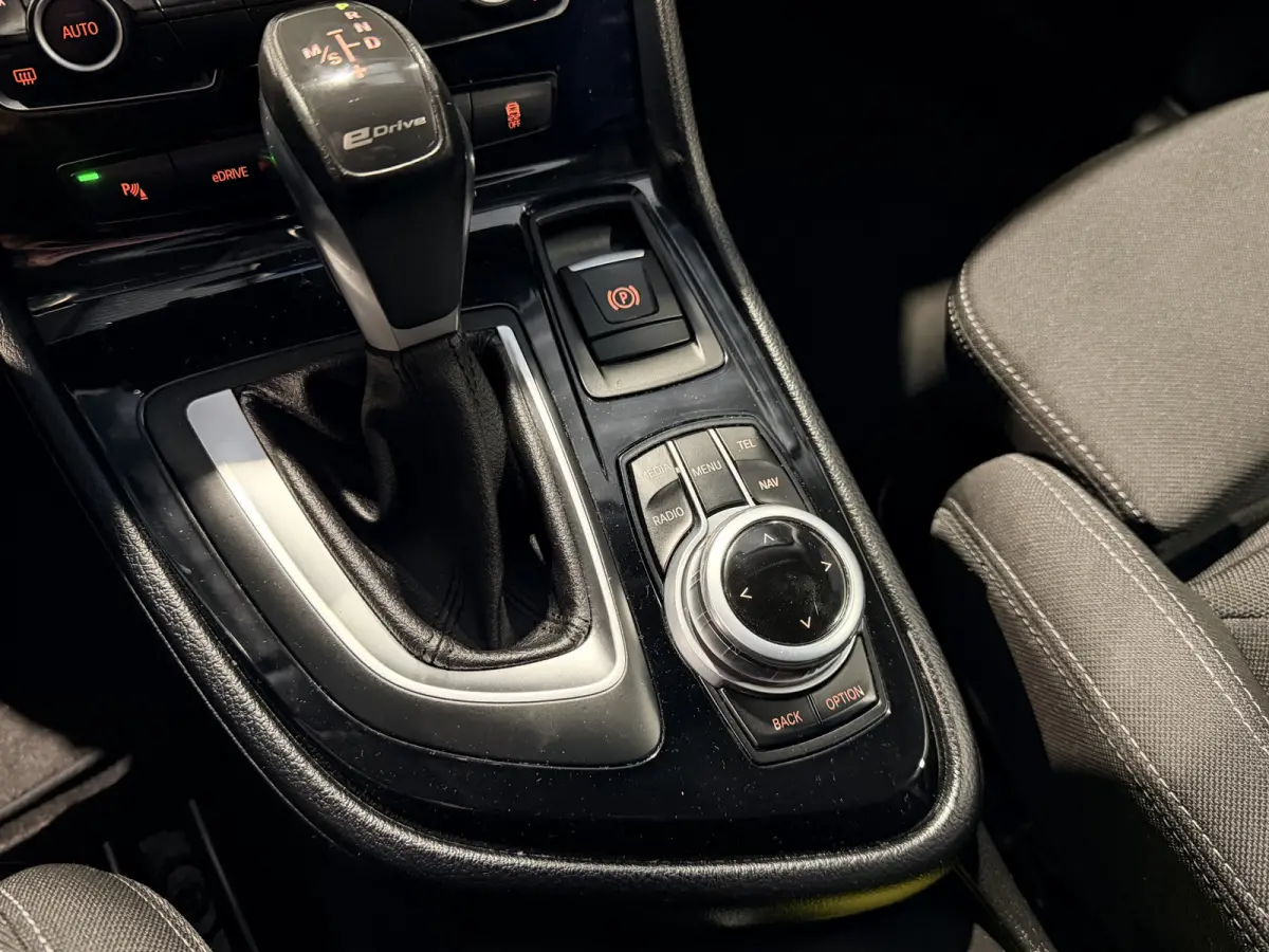 225xe iPerformance Centennial Executive Plugin hybride | LED | Navigatie | Sport stoelen