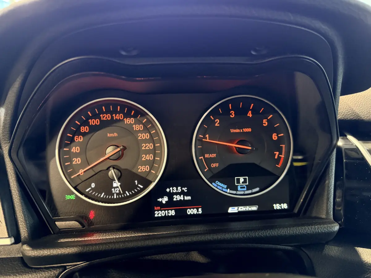 225xe iPerformance Centennial Executive Plugin hybride | LED | Navigatie | Sport stoelen