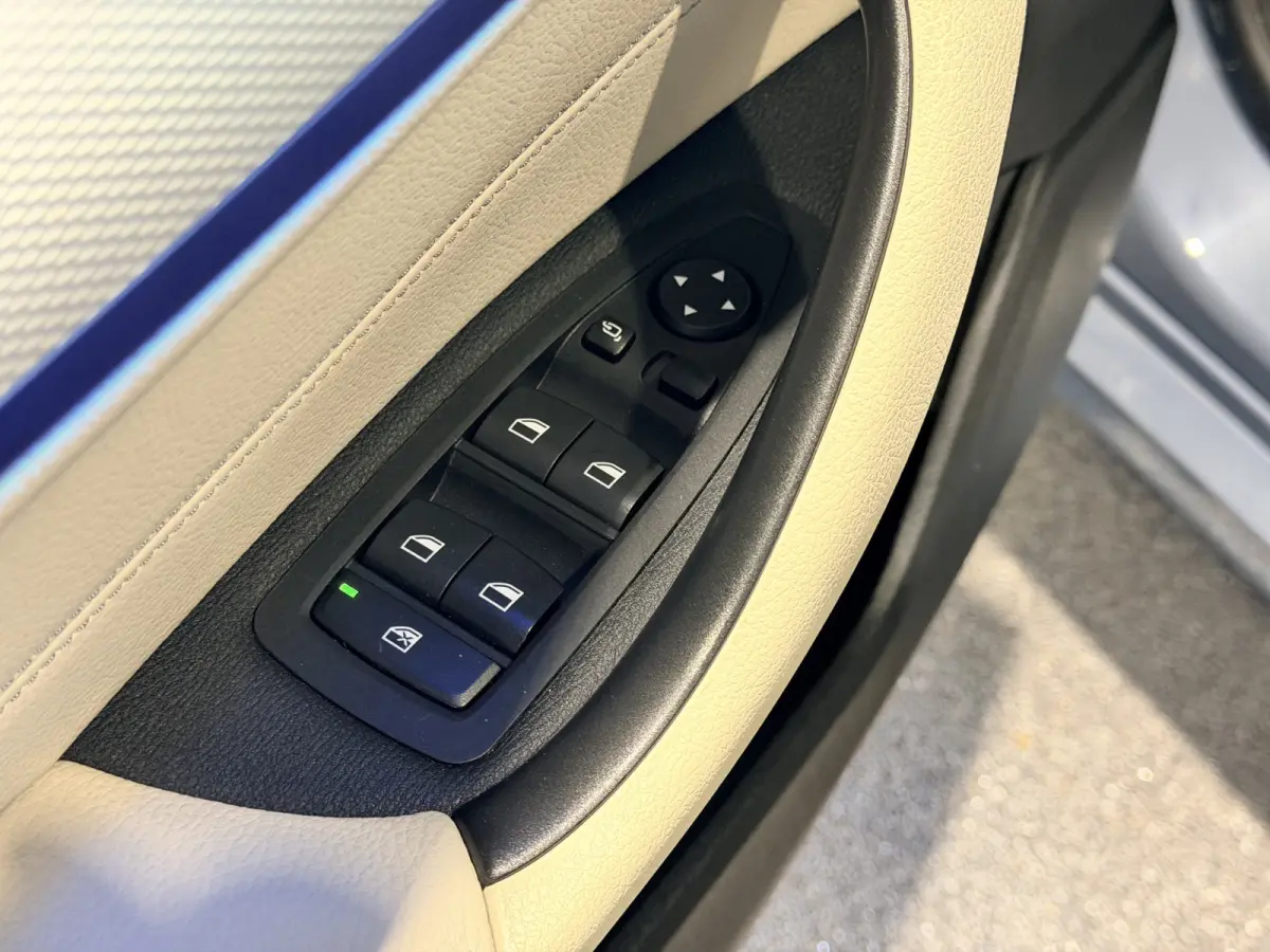 xDrive25e High Executive M-Sport | Panorama | Crème leder | Camera | Navigatie Plus