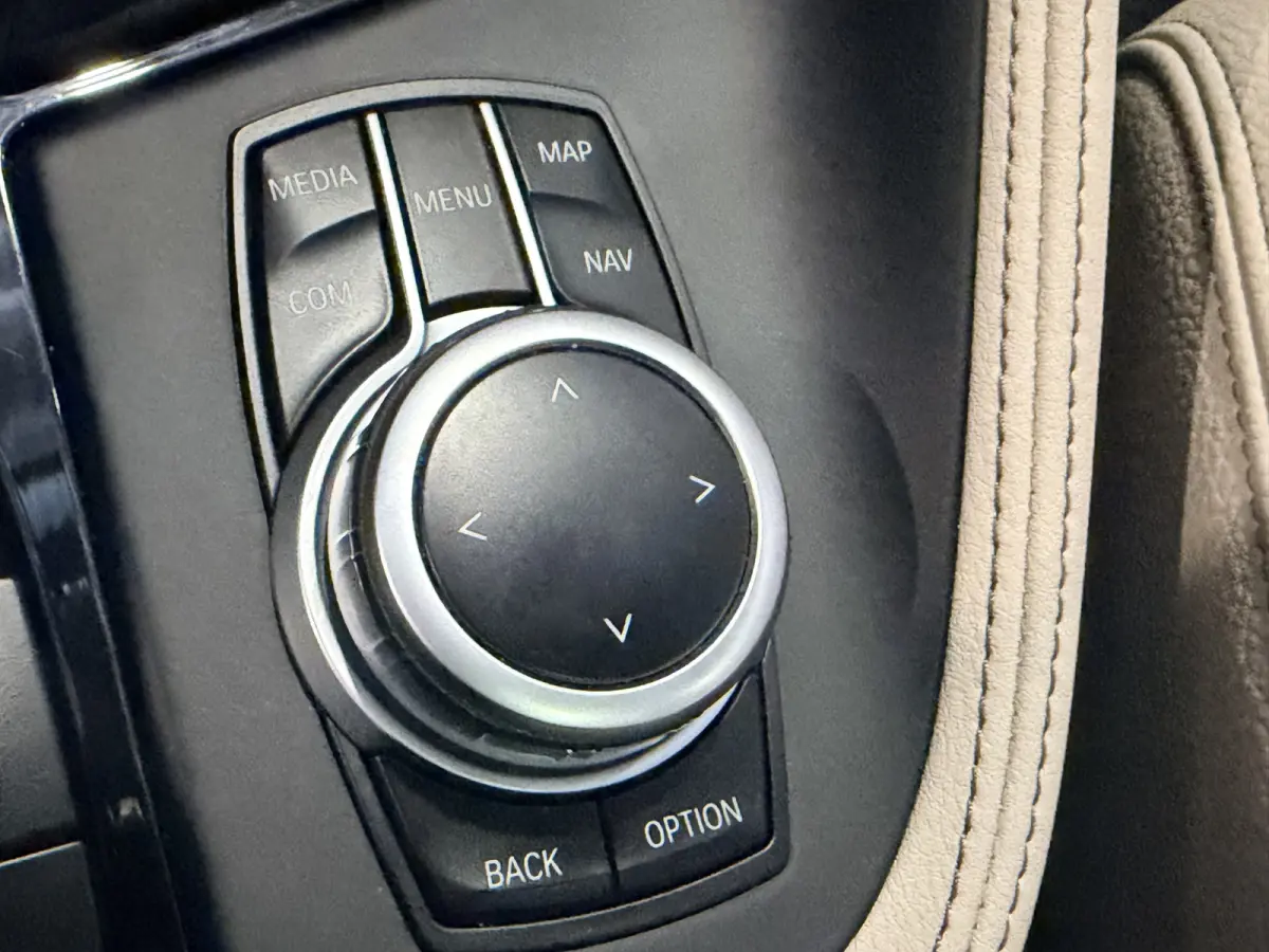 xDrive25e High Executive M-Sport | Panorama | Crème leder | Camera | Navigatie Plus