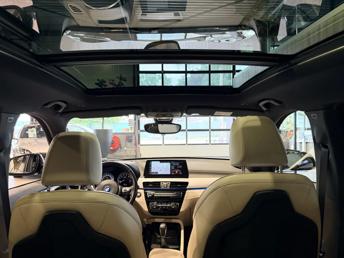 xDrive25e High Executive M-Sport | Panorama | Crème leder | Camera | Navigatie Plus