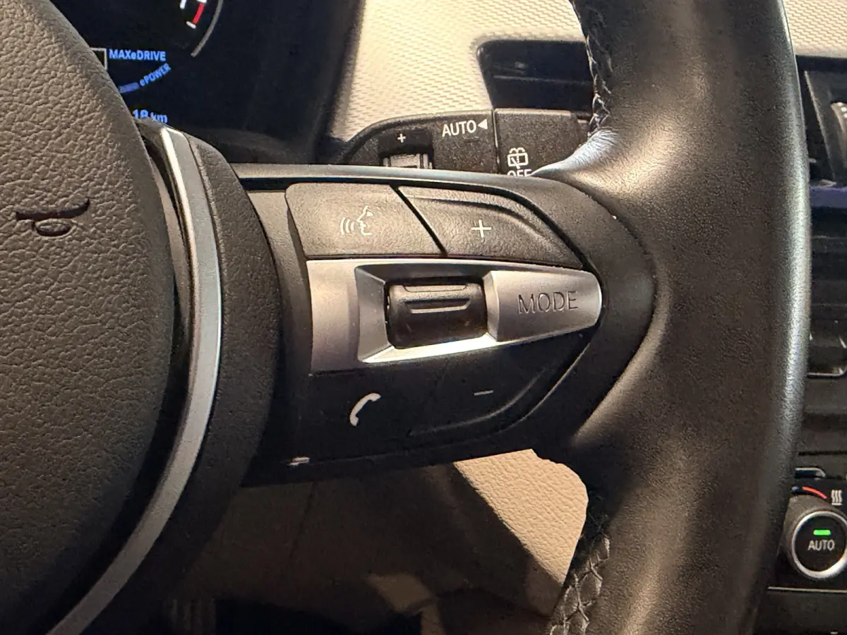 xDrive25e High Executive M-Sport | Panorama | Crème leder | Camera | Navigatie Plus