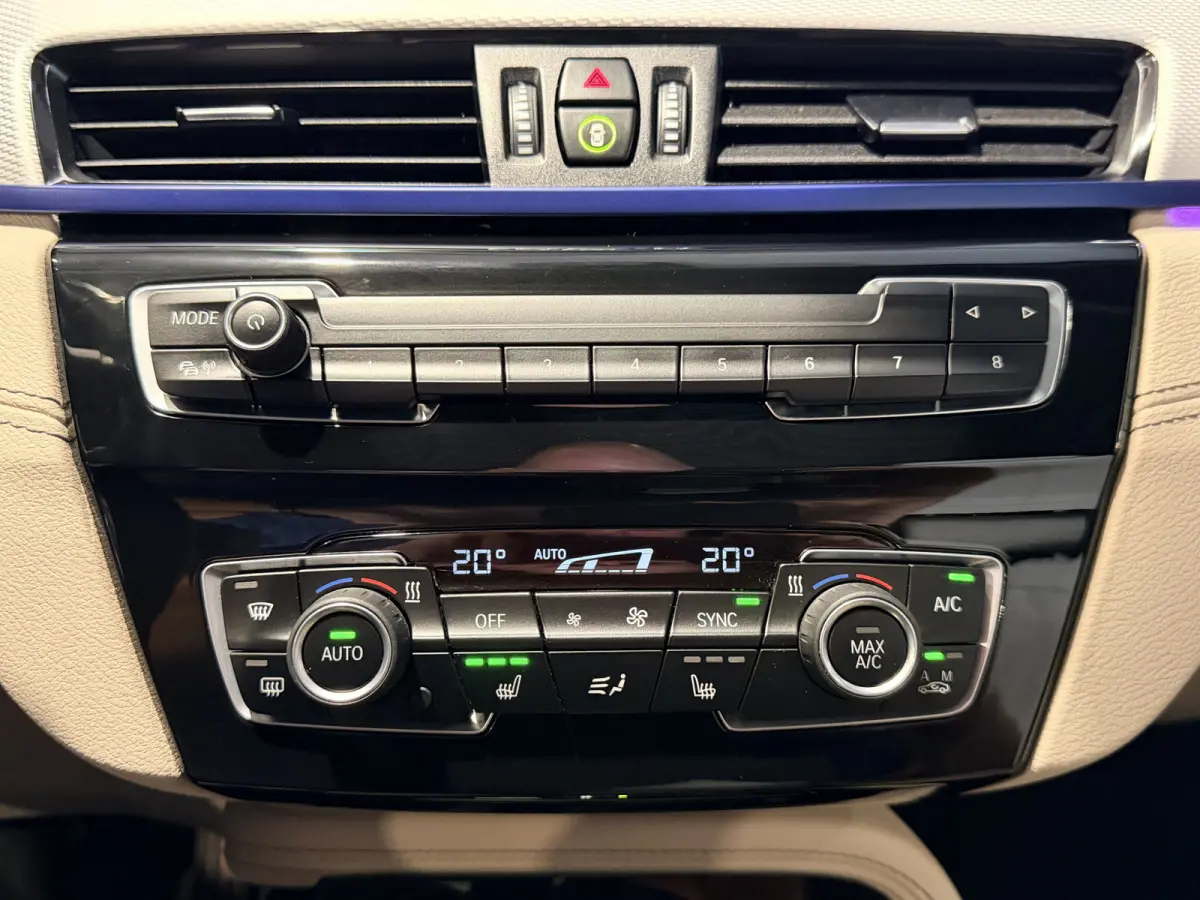 xDrive25e High Executive M-Sport | Panorama | Crème leder | Camera | Navigatie Plus