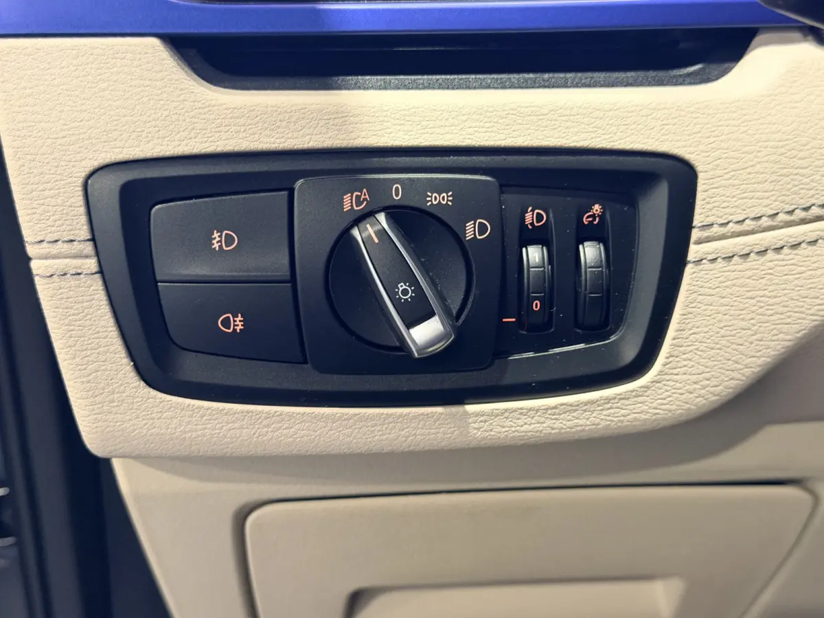 xDrive25e High Executive M-Sport | Panorama | Crème leder | Camera | Navigatie Plus