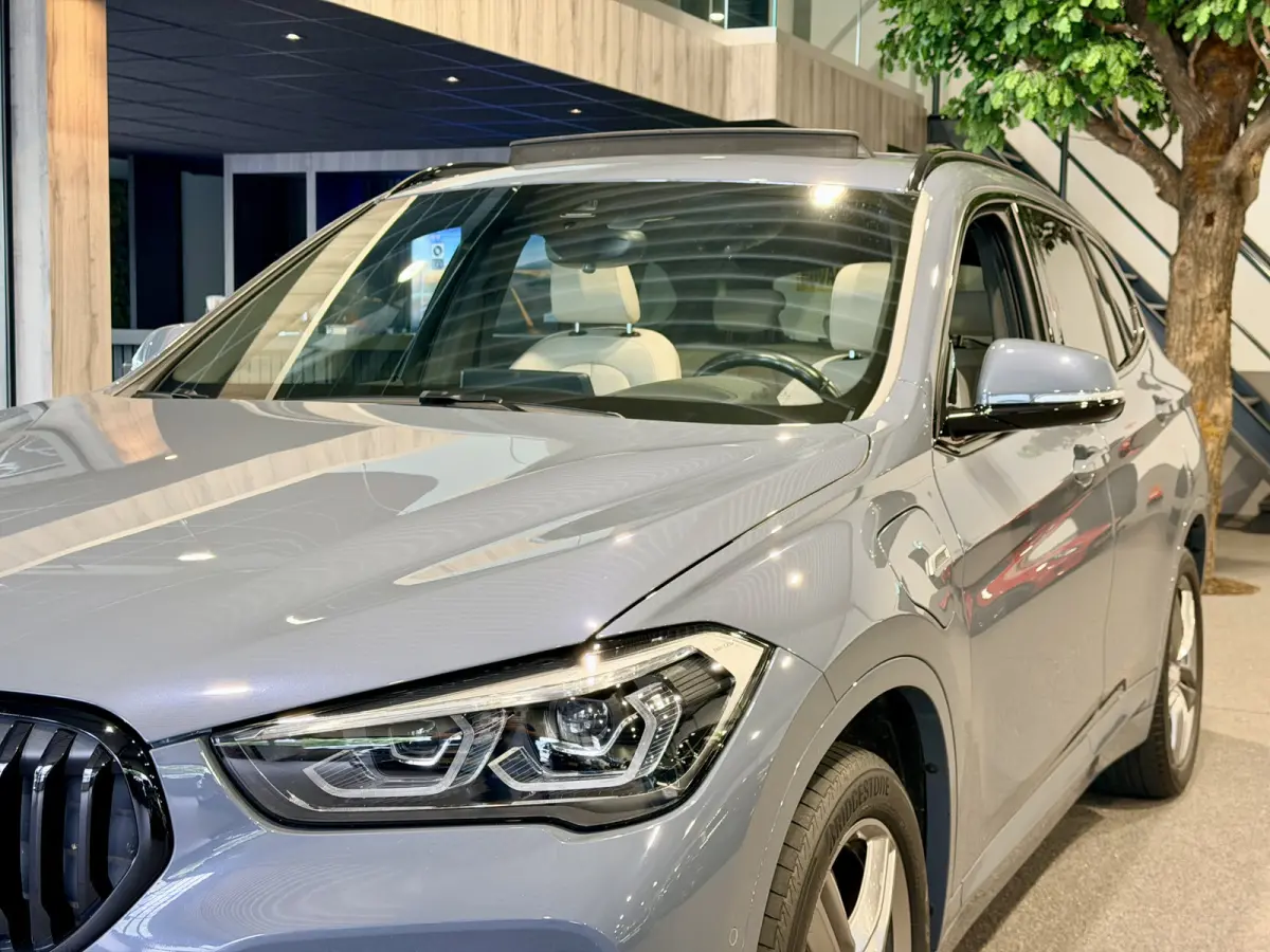 xDrive25e High Executive M-Sport | Panorama | Crème leder | Camera | Navigatie Plus