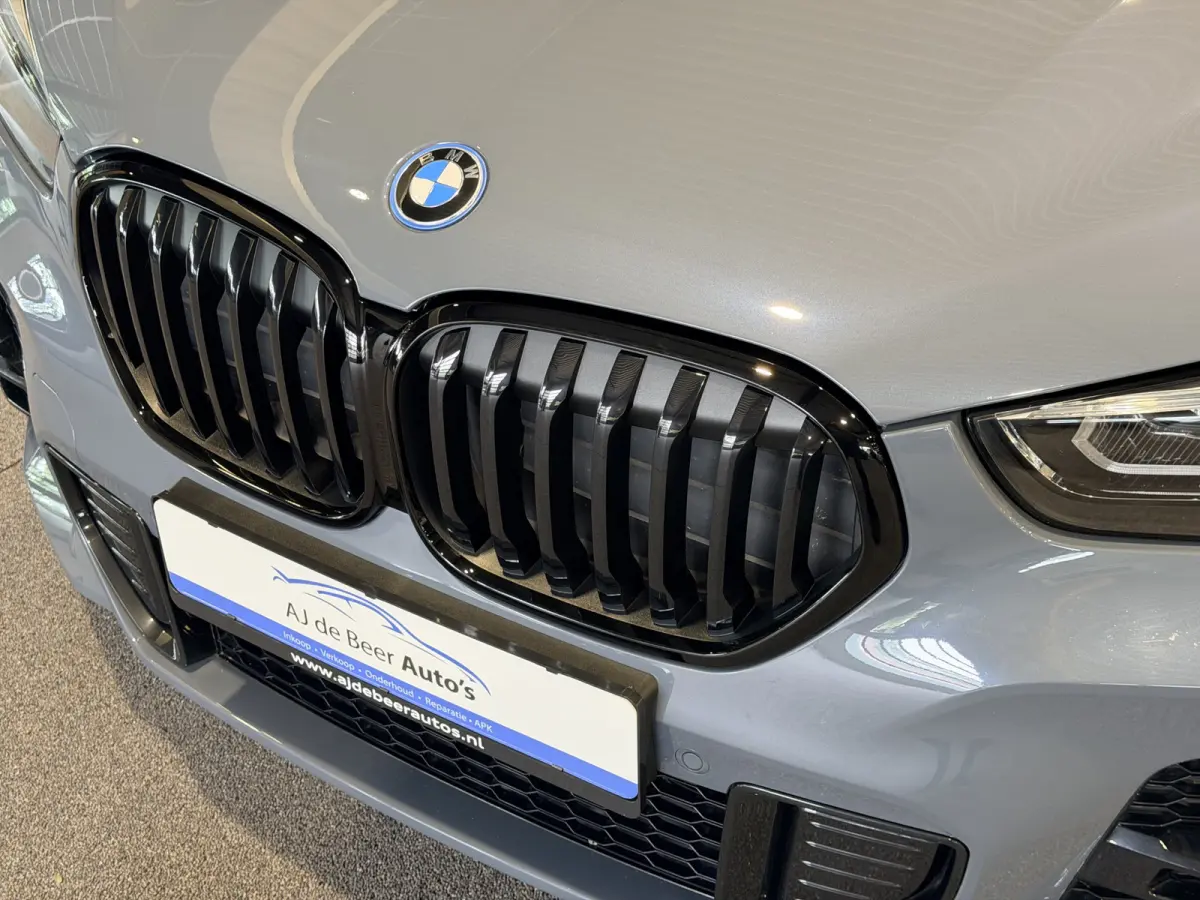 xDrive25e High Executive M-Sport | Panorama | Crème leder | Camera | Navigatie Plus