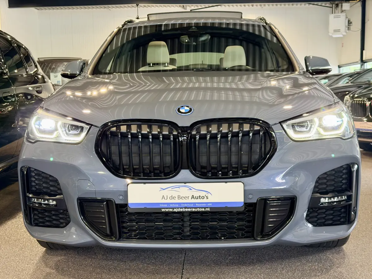 xDrive25e High Executive M-Sport | Panorama | Crème leder | Camera | Navigatie Plus