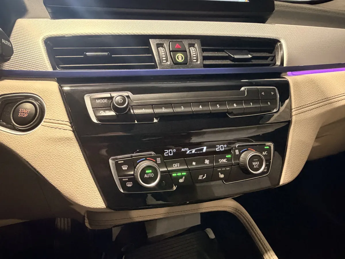 xDrive25e High Executive M-Sport | Panorama | Crème leder | Camera | Navigatie Plus