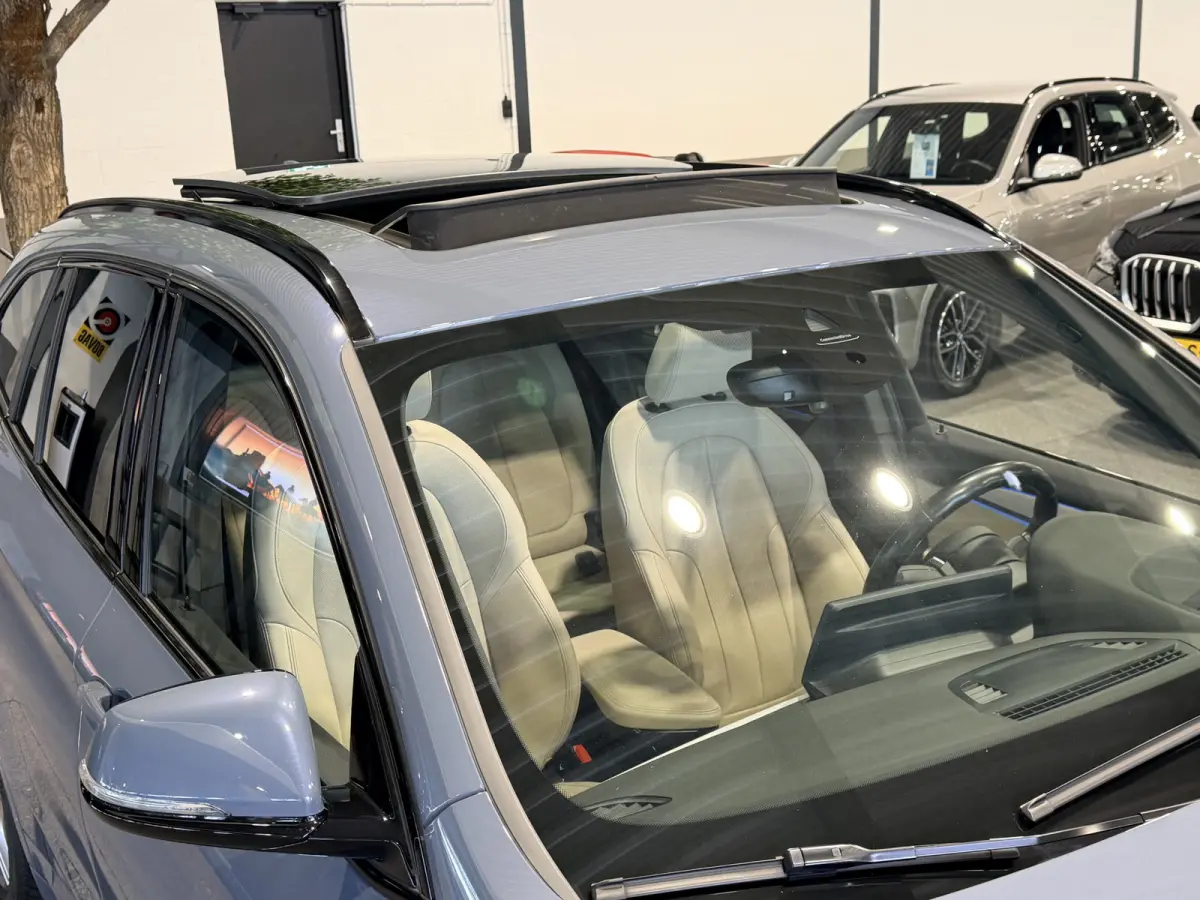 xDrive25e High Executive M-Sport | Panorama | Crème leder | Camera | Navigatie Plus