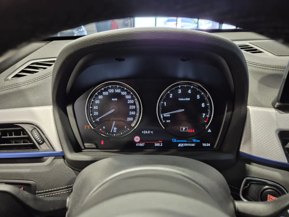 xDrive25e High Executive M-Sport | Panorama | HUD | Navigatie | Stoelverwarming
