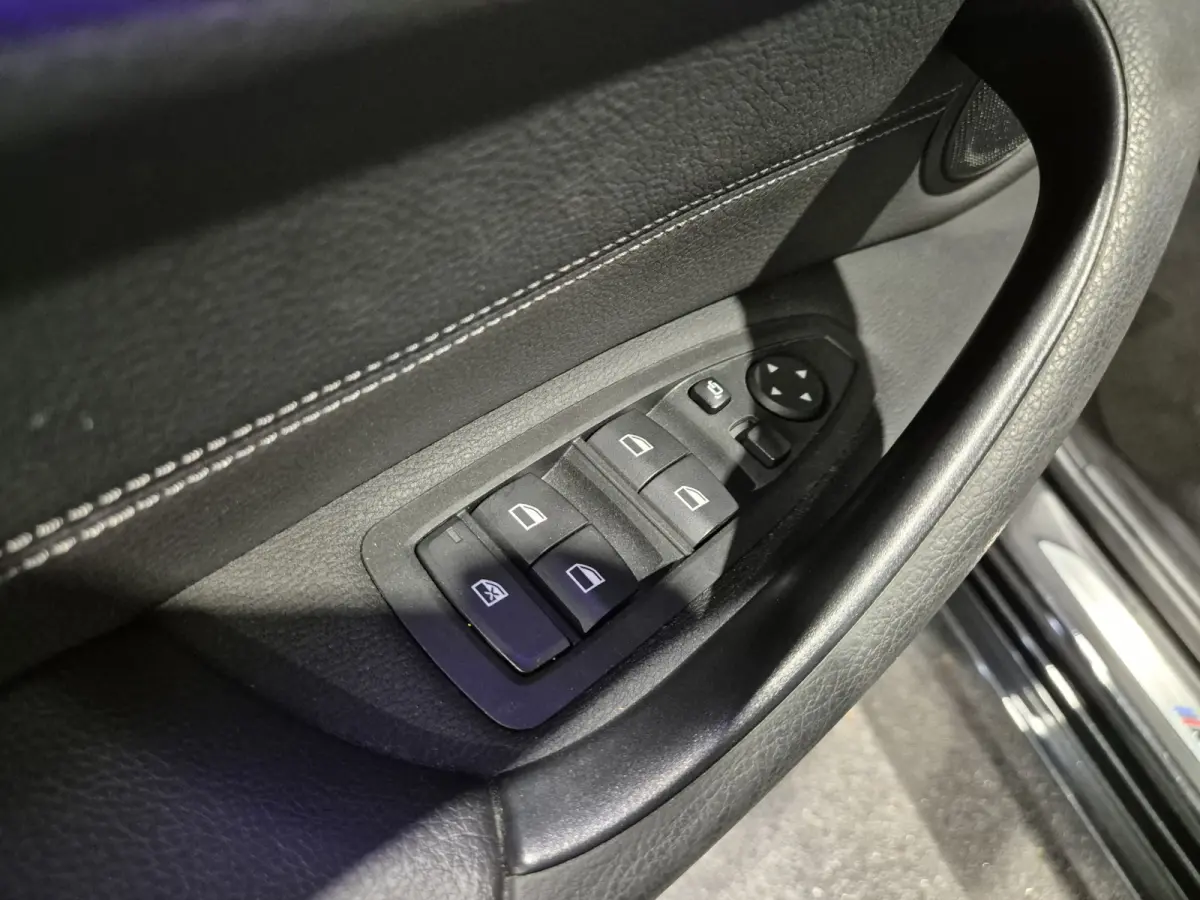 xDrive25e High Executive M-Sport | Panorama | HUD | Navigatie | Stoelverwarming