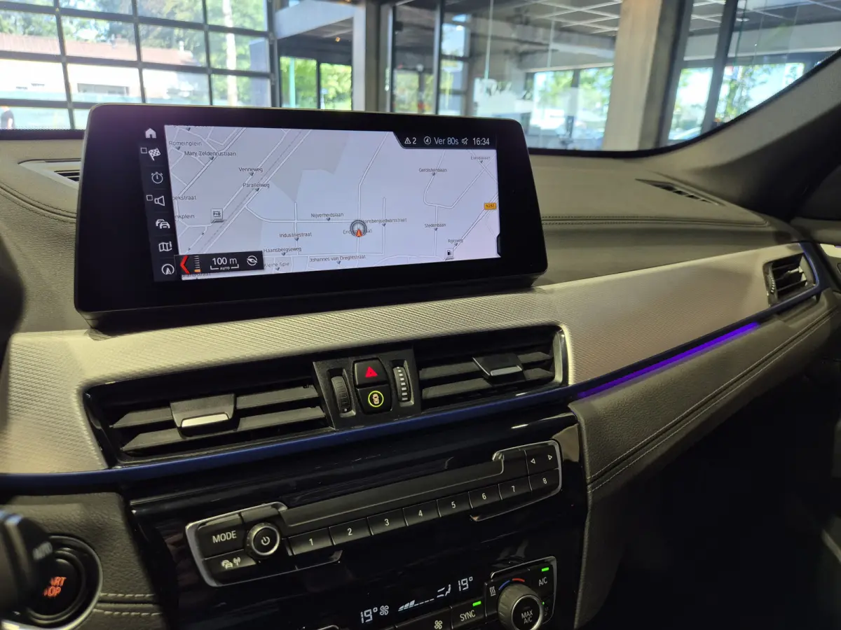 xDrive25e High Executive M-Sport | Panorama | HUD | Navigatie | Stoelverwarming