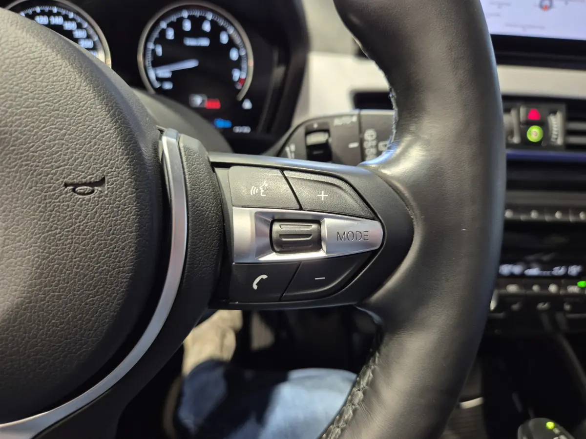 xDrive25e High Executive M-Sport | Panorama | HUD | Navigatie | Stoelverwarming