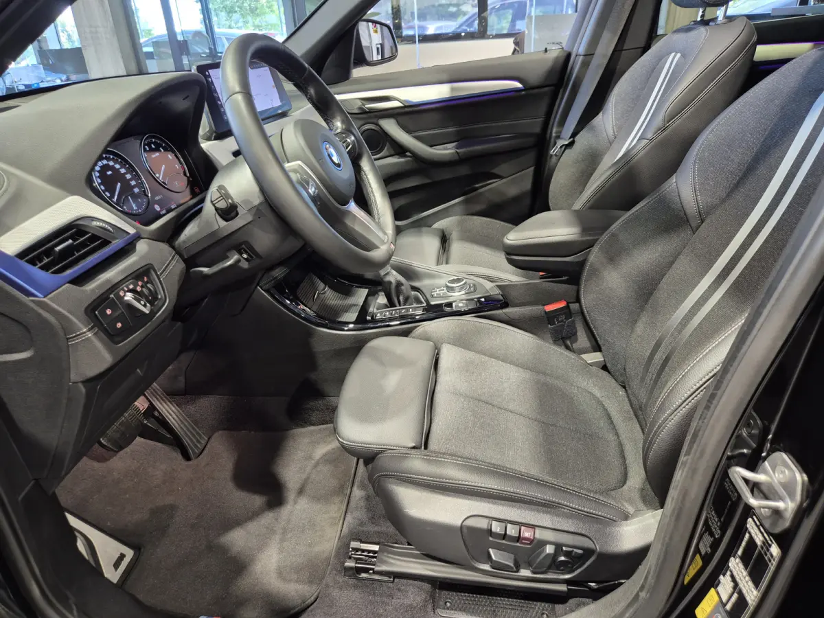xDrive25e High Executive M-Sport | Panorama | HUD | Navigatie | Stoelverwarming