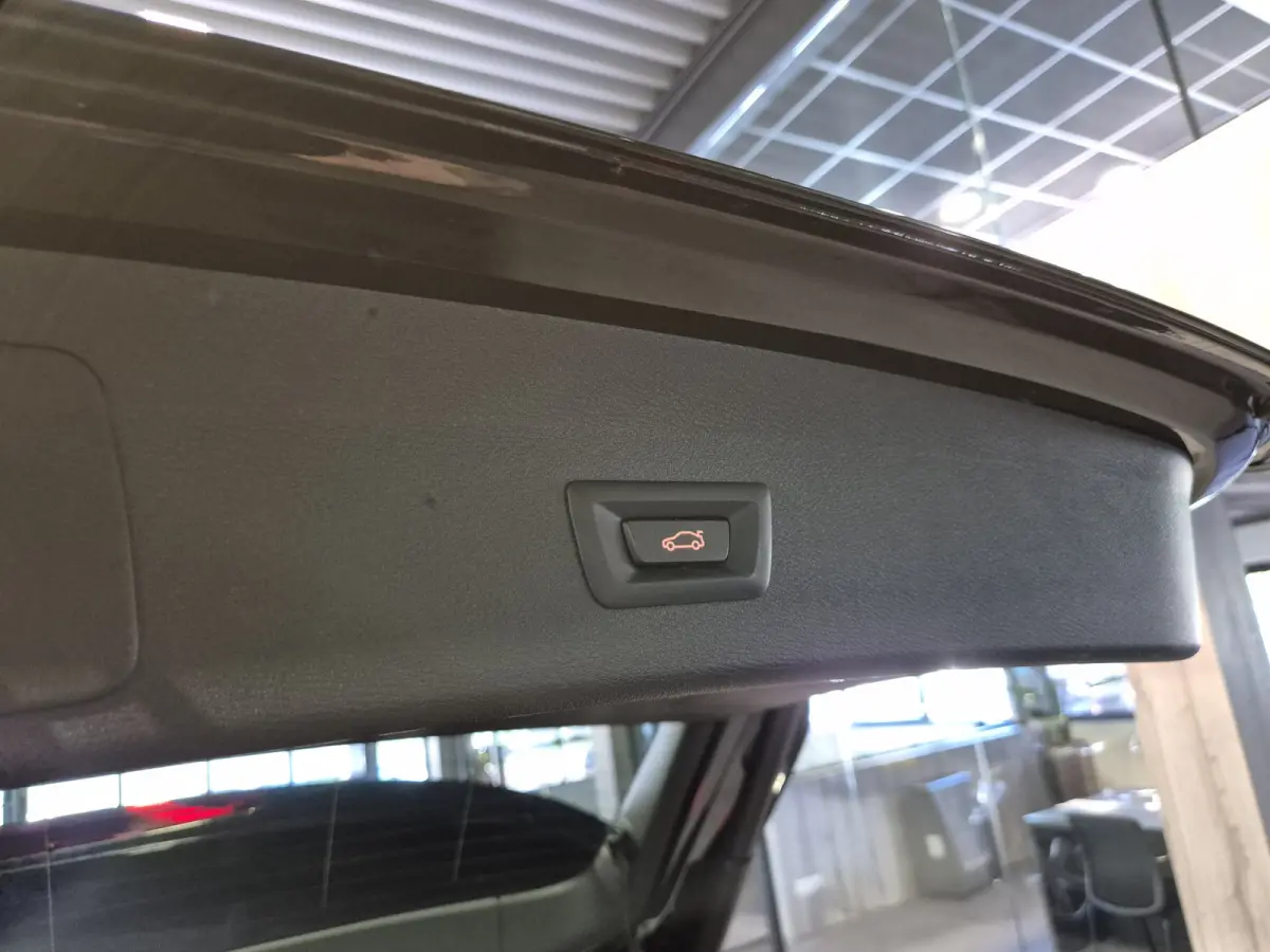 xDrive25e High Executive M-Sport | Panorama | HUD | Navigatie | Stoelverwarming