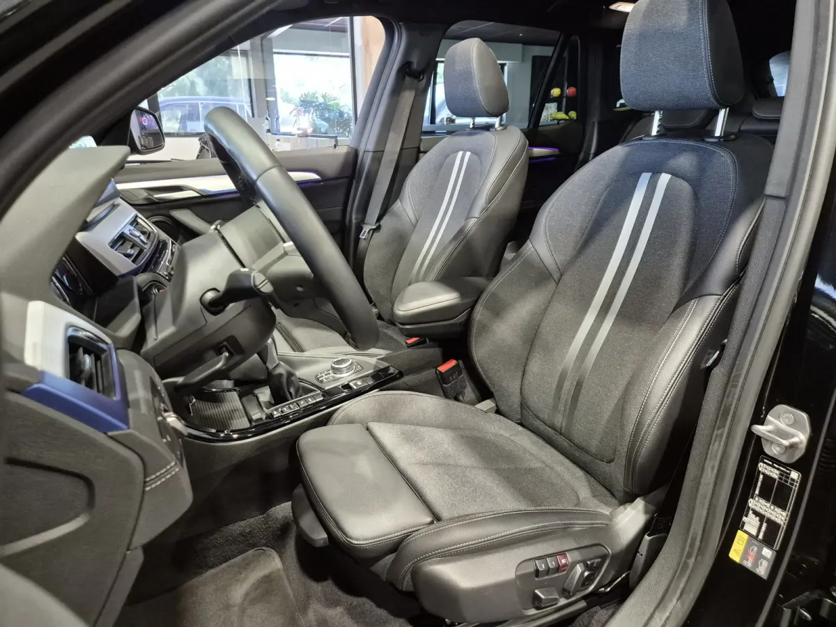 xDrive25e High Executive M-Sport | Panorama | HUD | Navigatie | Stoelverwarming