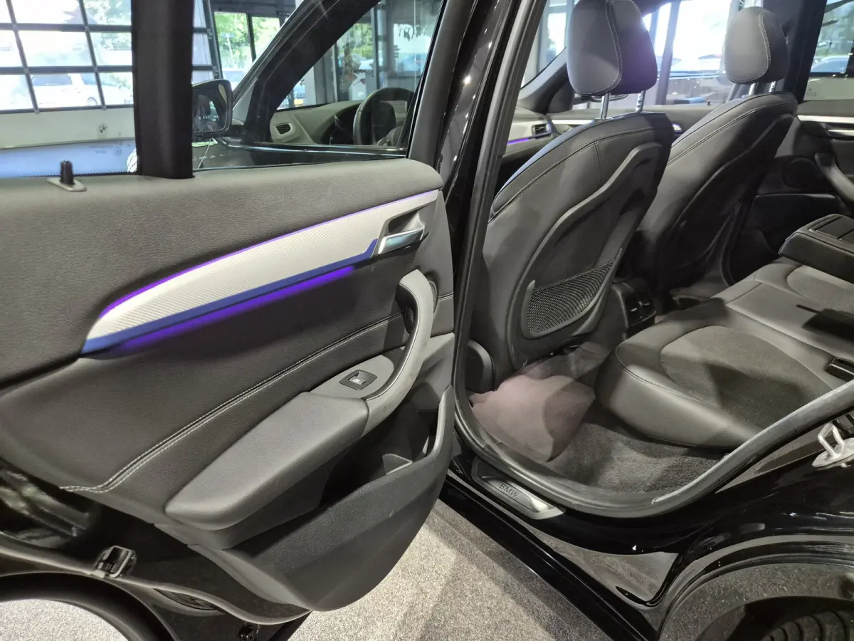 xDrive25e High Executive M-Sport | Panorama | HUD | Navigatie | Stoelverwarming