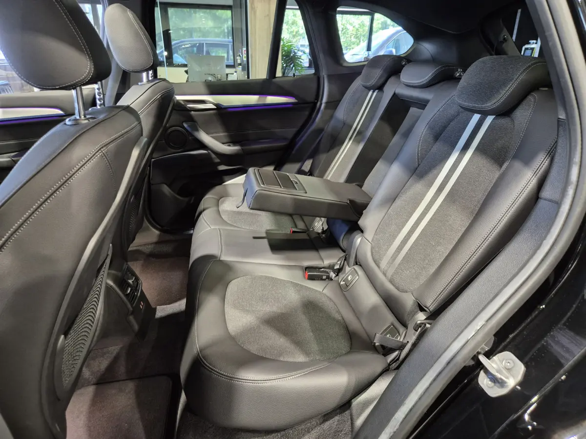 xDrive25e High Executive M-Sport | Panorama | HUD | Navigatie | Stoelverwarming