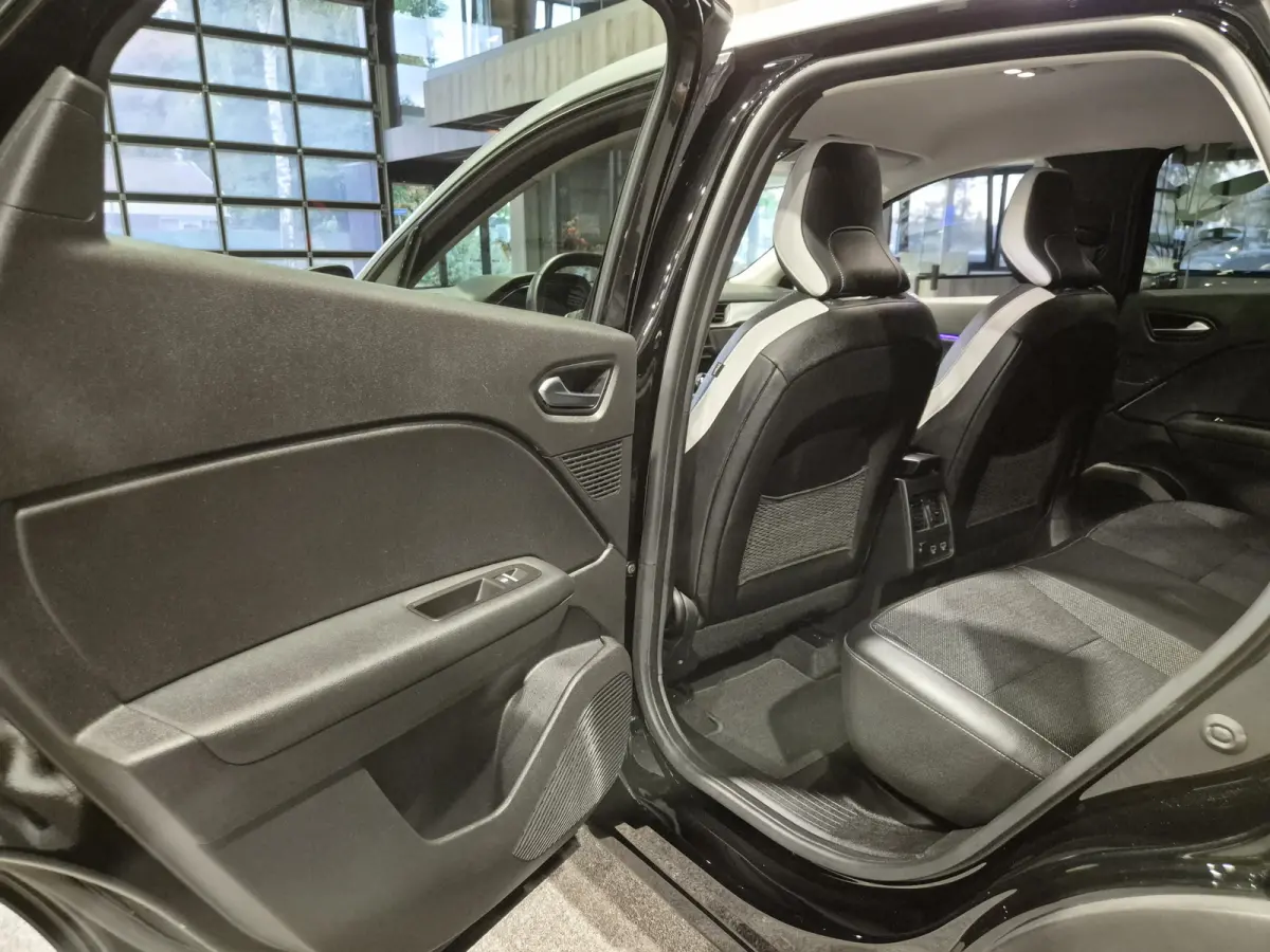 1.3 TCe 140 Intens Automaat| Carplay-Android | Camera| Bi-Tone | Cruise | LED