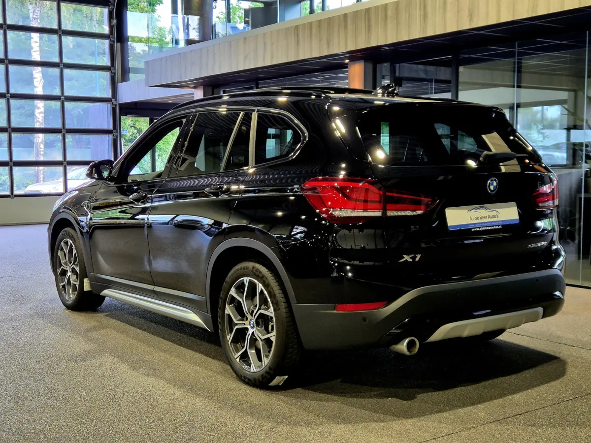 xDrive25e High Executive X-Line | Panorama | Beige leder | Camera | Stoelverw. | Carplay