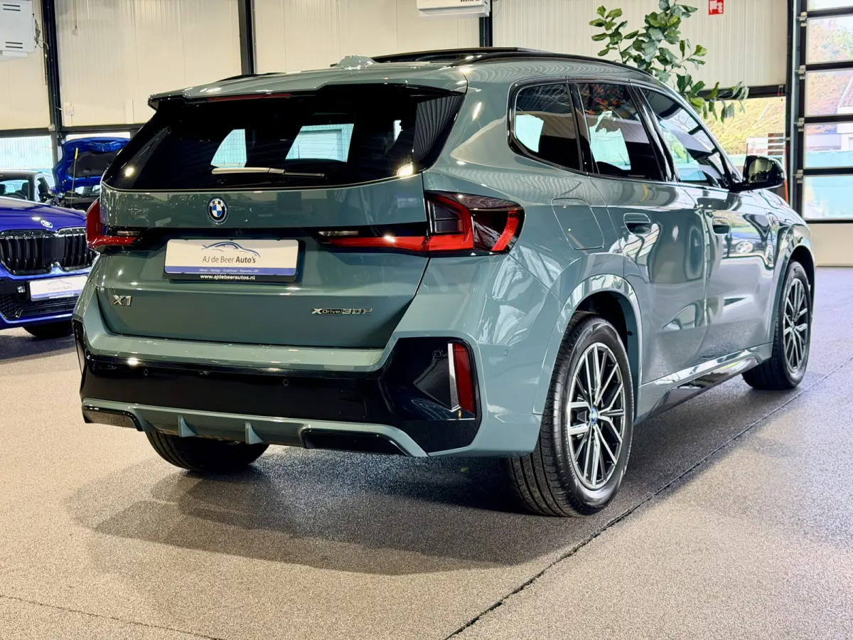 xDrive30e High Executive 326 pk M-Sport | Panorama | HUD | 360 Camera | Carplay/Android