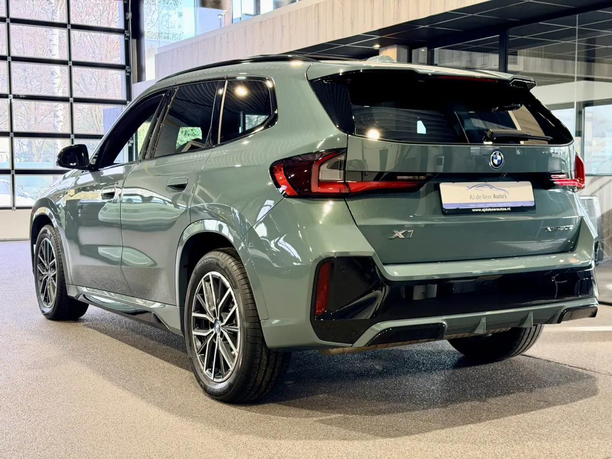 xDrive30e High Executive 326 pk M-Sport | Panorama | HUD | 360 Camera | Carplay/Android
